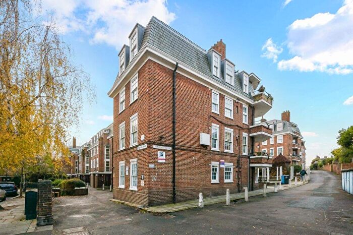 2 Bedroom Flat For Sale In York Rise, Dartmouth Park, NW5