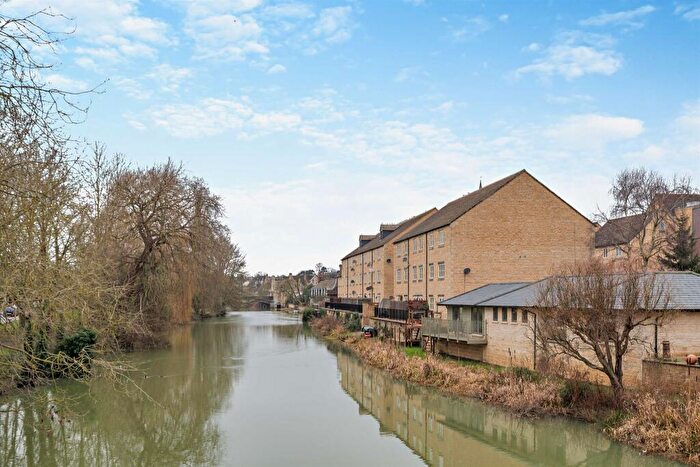 2 Bedroom Flat For Sale In Riverside Place, Stamford, PE9