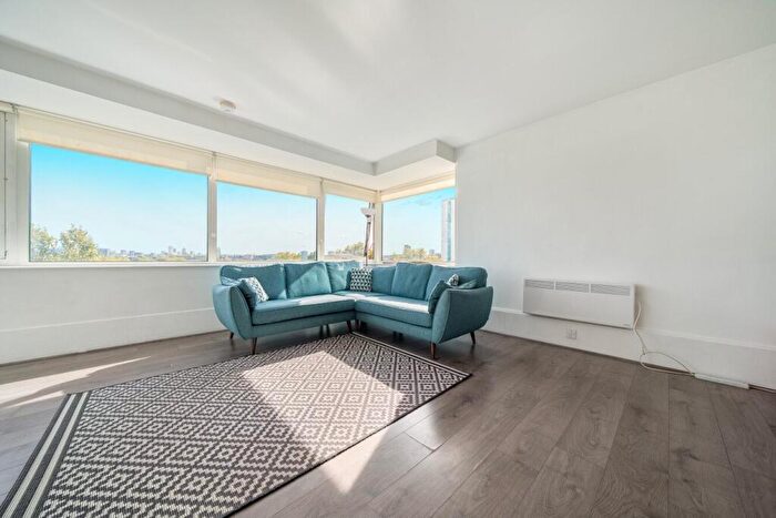 2 Bedroom Flat To Rent In Aragon Tower George Beard Road, London, SE8