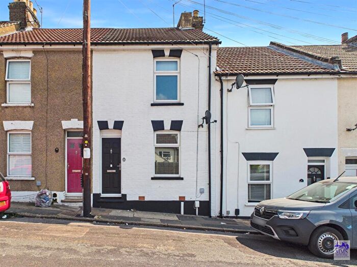 2 Bedroom Terraced House For Sale In Banning Street, Strood, ME2