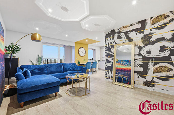 2 Bedroom Apartment For Sale In Liberty Court, Waltham Abbey, EN9