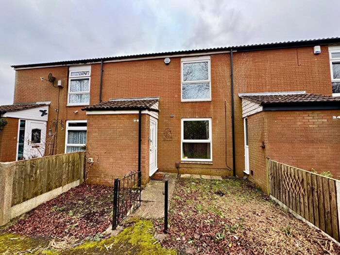 2 Bedroom House To Rent In Hawkesley End, Kigs Norton, B38