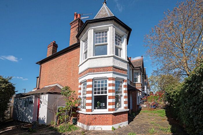 2 Bedroom Flat To Rent In Twickenham, TW1