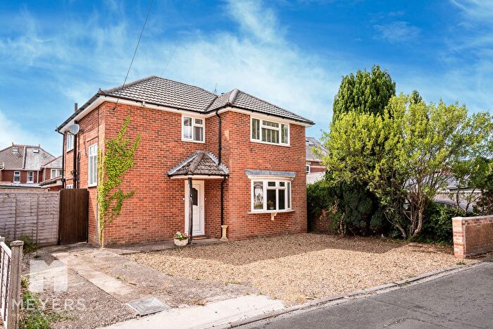 3 Bedroom Detached House For Sale In Top Lane, Ringwood, BH24