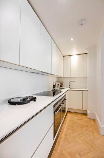 2 Bedroom Flat To Rent In Redcliffe Gardens, Chelsea, London, SW10