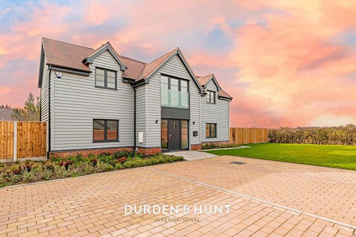 4 Bedroom Detached House For Sale In Epping Lane, Stapleford Tawney, RM4