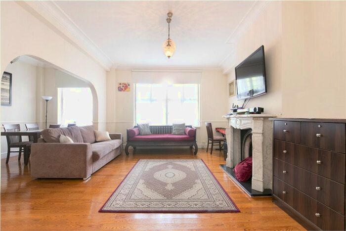 4 Bedroom Flat To Rent In Wellington Court, - Wellington Road, NW8