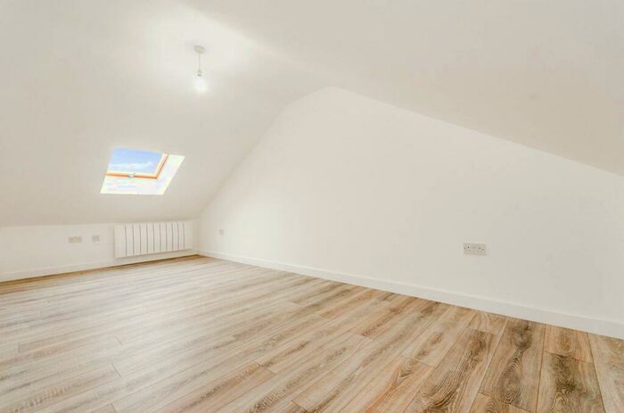 2 Bedroom Flat To Rent In Courcy Road, , Hornsey, London, N8