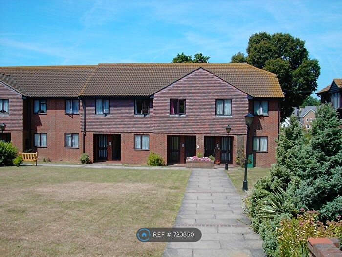 1 Bedroom Flat To Rent In Loudon Court, Ashford, TN23