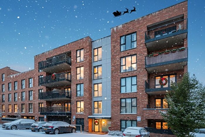 1 Bedroom Flat For Sale In Myers Court, Brentford, Greater London, TW8