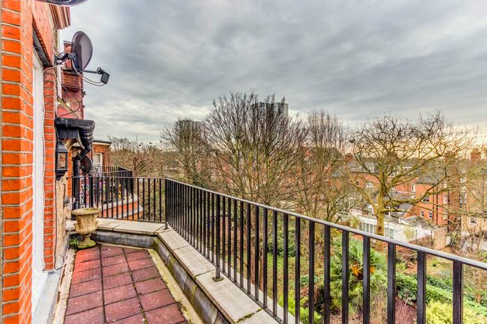 3 Bedroom Flat To Rent In Eton Avenue, London, NW3