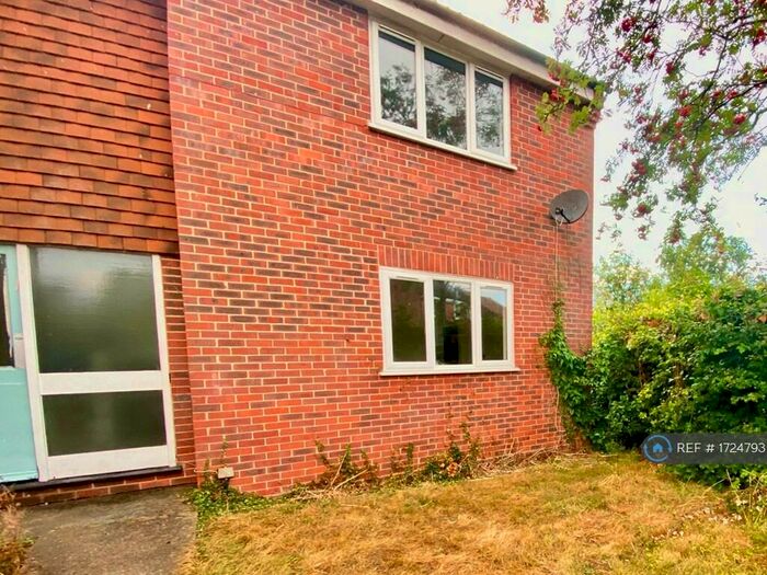 Studio To Rent In Salisbury Close, Alton, GU34
