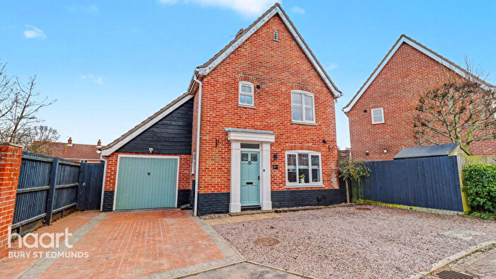 3 Bedroom Detached House For Sale In Snowdrop Close, Bury St Edmunds, IP32
