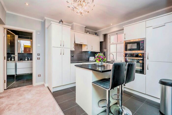 1 Bedroom Apartment To Rent In Westgate Street, Cardiff, CF10