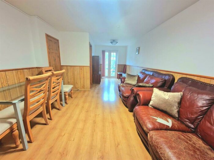 4 Bedroom House To Rent In Vanbrugh Close, London, E16