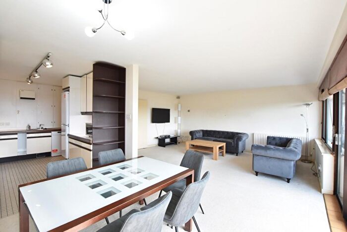 2 Bedroom Flat To Rent In Cresta House, Finchley Road, London, NW3