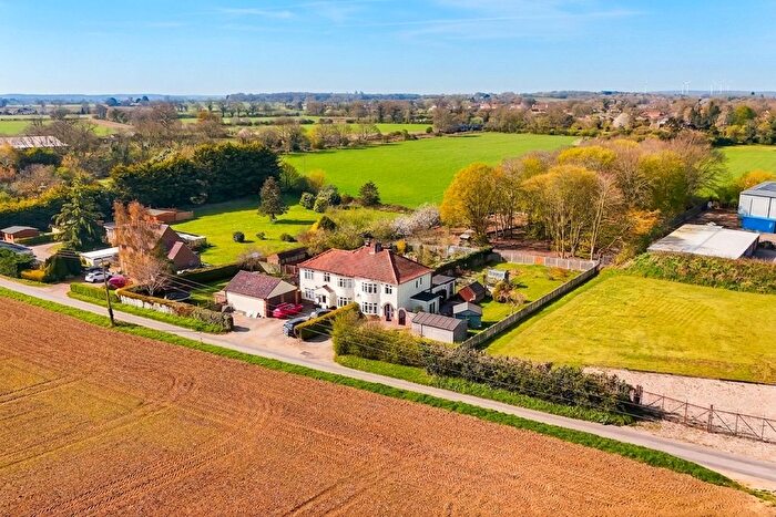 3 Bedroom Semi Detached House For Sale In South Burlingham Road, Lingwood, Norwich, NR13