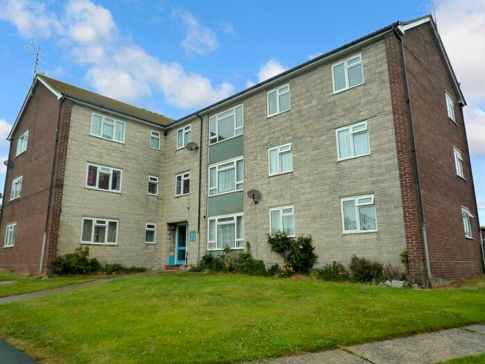 3 Bedroom Flat To Rent In Courtlands Road, Portland, Dorset, DT5