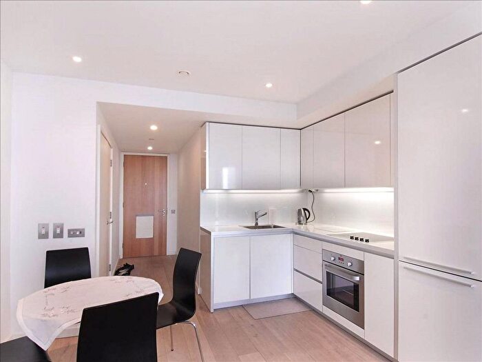 1 Bedroom Flat To Rent In Walworth Road, Elephant And Castle, London, SE1