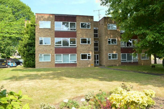 2 Bedroom Flat To Rent In St Georges Avenue, Weybridge, KT13