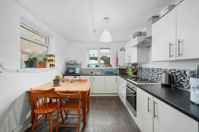 5 Bedroom Semi-Detached House To Rent In Mossford Street, London, E3