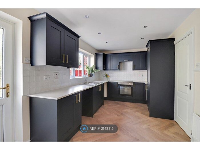 4 Bedroom Detached House To Rent In Bryony Court, Leeds, LS10