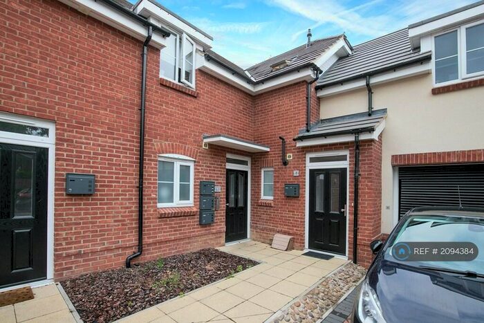 2 Bedroom Flat To Rent In Lawton Green, Loughton, IG10