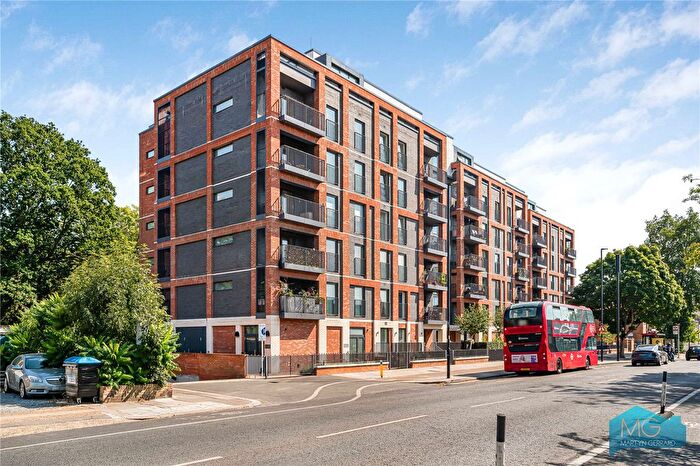 3 Bedroom Flat For Sale In Green Lanes, London, N21