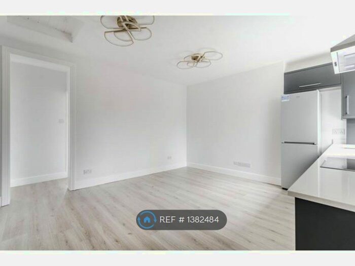 3 Bedroom Flat To Rent In Bedford House, London, NW1