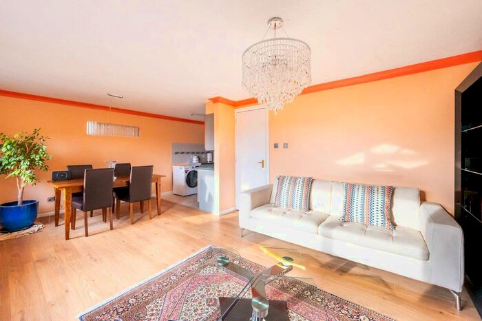 2 Bedroom Flat To Rent In Nightingale Court, Fulham Broadway, London, SW6
