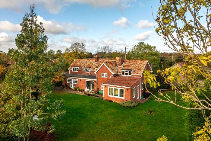 4 Bedroom Detached House For Sale In Cross End, Thurleigh, Bedfordshire, MK44