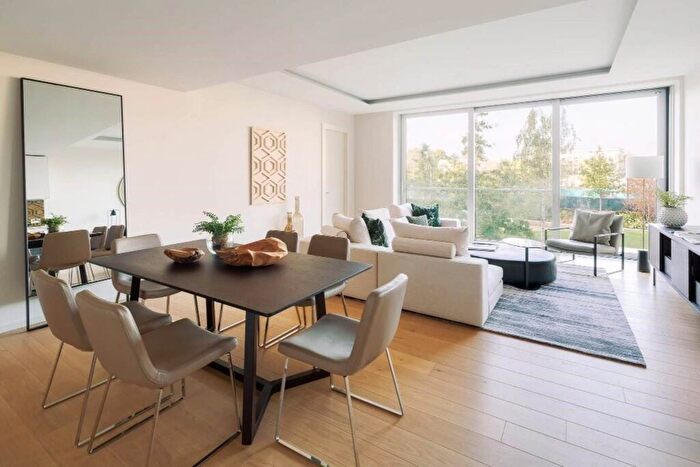 2 Bedroom Flat For Sale In Lillie Square, Earls Court, London, SW6