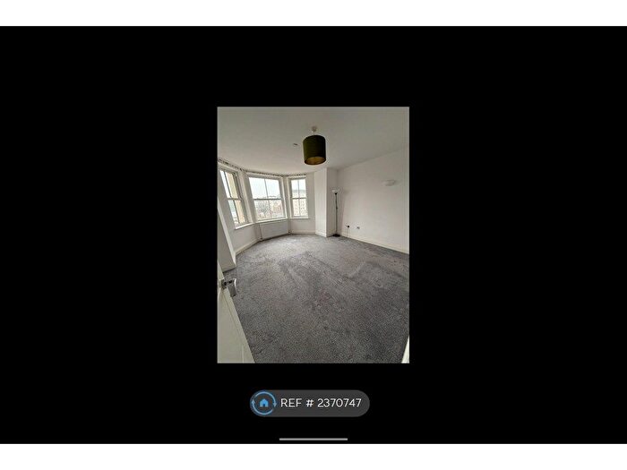 2 Bedroom Flat To Rent In Beauchamp Court, Eastbourne, BN21