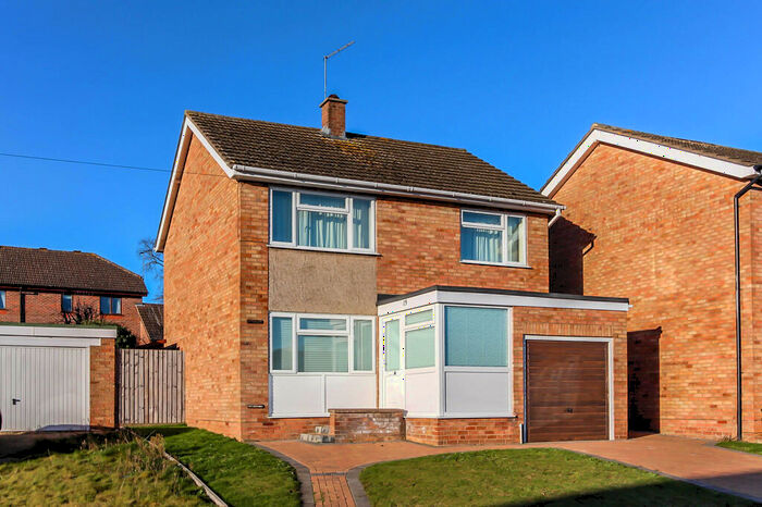 3 Bedroom Detached House To Rent In Abbots Way, Wellingborough, NN8