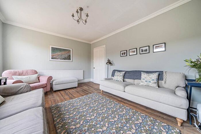 3 Bedroom Flat For Sale In Larcom Street, Elephant And Castle, London, SE17