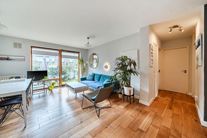 2 Bedroom Flat For Sale In Thorburn Square, London, SE1