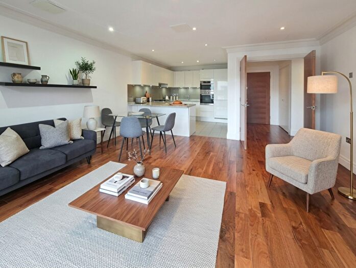 2 Bedroom Apartment For Sale In Hodford Road, London, NW11