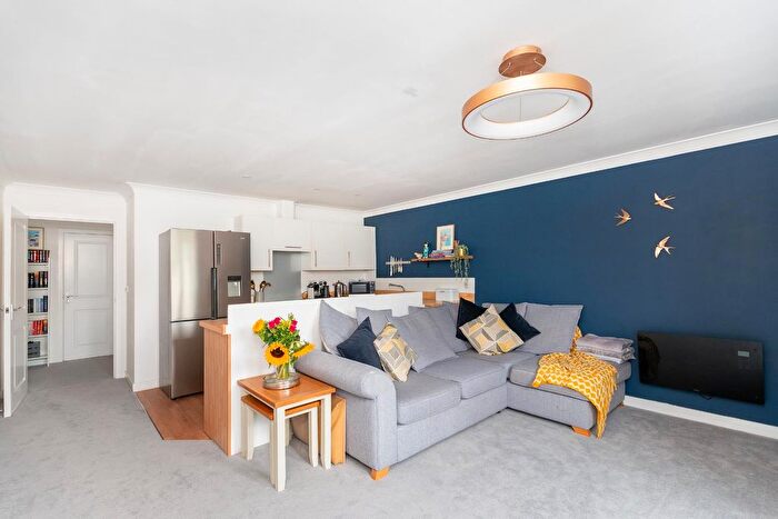 2 Bedroom Flat For Sale In Whistle Road, Mangotsfield, BS16