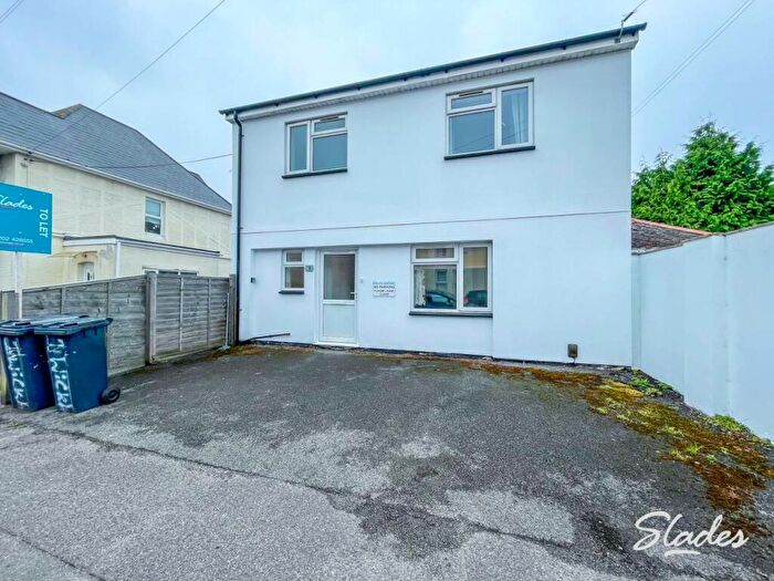 3 Bedroom Detached House To Rent In Wickham Road, Pokesdown, Bournemouth, BH7