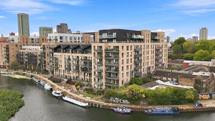 2 Bedroom Flat For Sale In Thorpe Court, Bow, E3