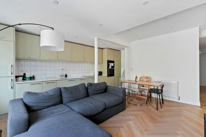 3 Bedroom Flat To Rent In Dongola Road, London, N17