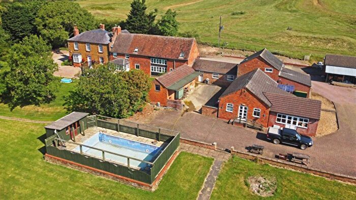 4 Bedroom Farm House For Sale In London Road, Norton, Nr Daventry, NN11
