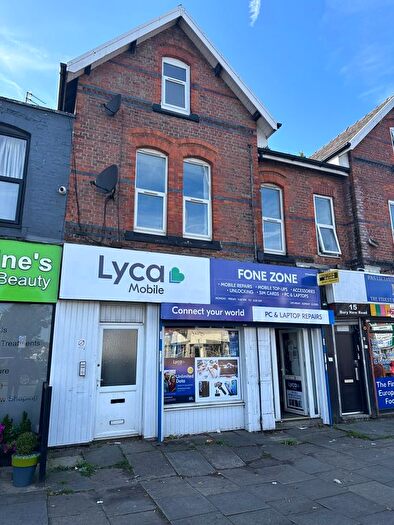 2 Bedroom Flat To Rent In Bury New Rd, Prestwich, M25