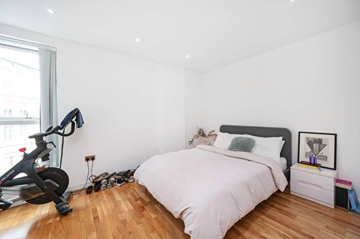 2 Bedroom Flat For Sale In Tabernacle Gardens, Tower Hamlets, London, E2