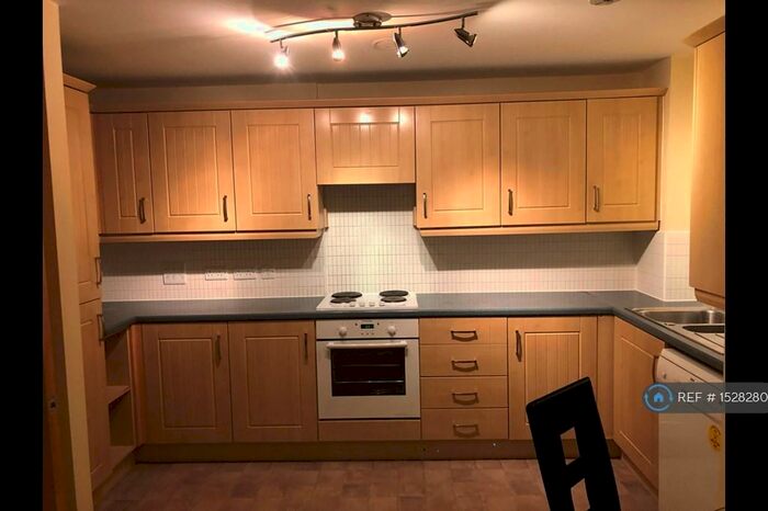 2 Bedroom Flat To Rent In Ashton Old Road, Manchester, M11