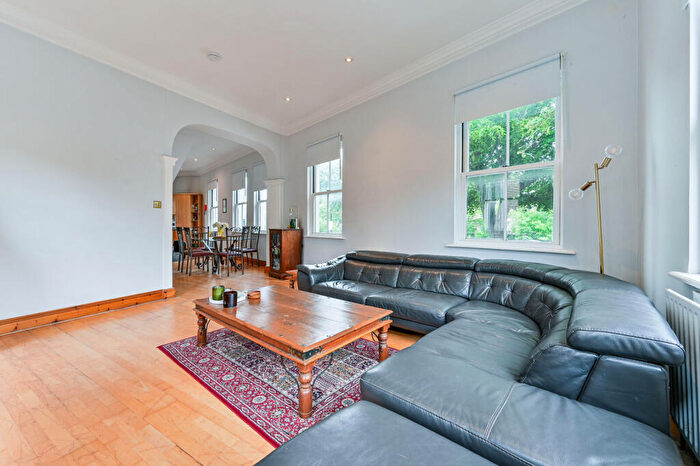 3 Bedroom Flat To Rent In Mildmay Park, Mildmay, London, N1