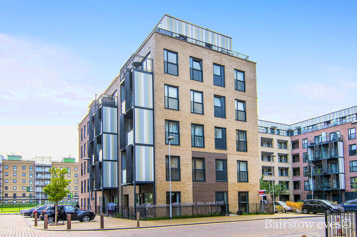 2 Bedroom Flat To Rent In Wave Court, Romford, RM7