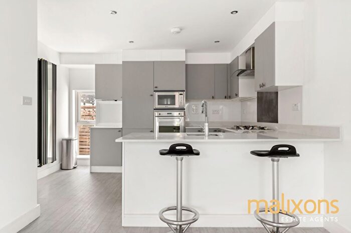 2 Bedroom Maisonette For Sale In Rommany Road, London, SE27
