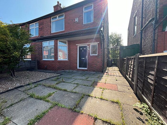 4 Bedroom Semi-Detached House To Rent In Barnsfold Avenue, Fallowfield, Manchester, M14