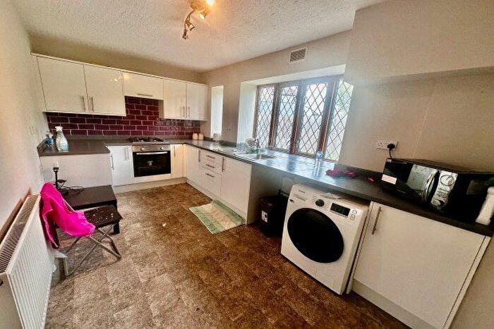 3 Bedroom Property To Rent In Brocket Way, Chigwell, IG7